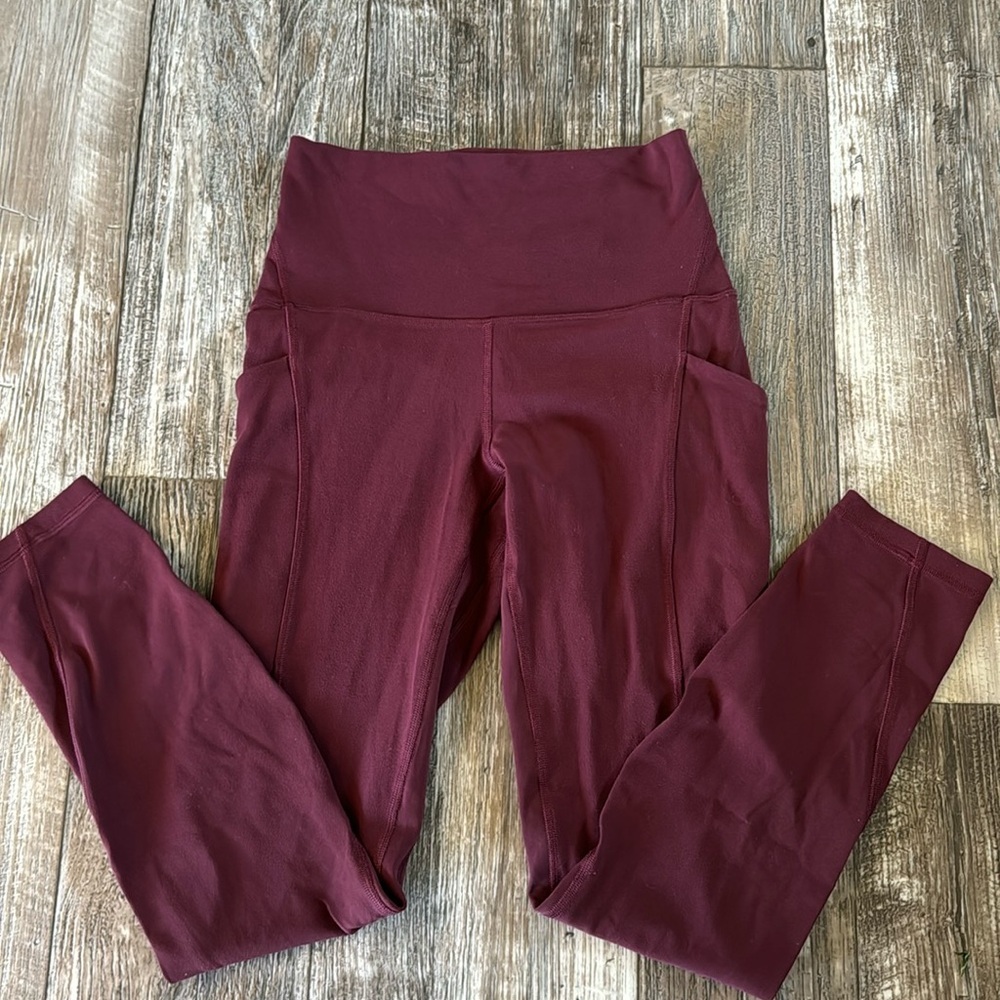 lululemon Athletic Women Beautiful Leggings, Size 4